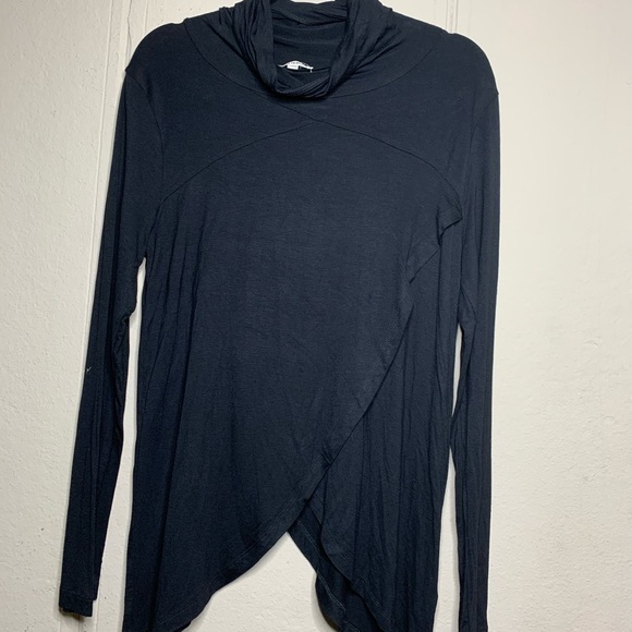 NWT long sleeve black blouse/work out shirt‎ - Picture 7 of 8